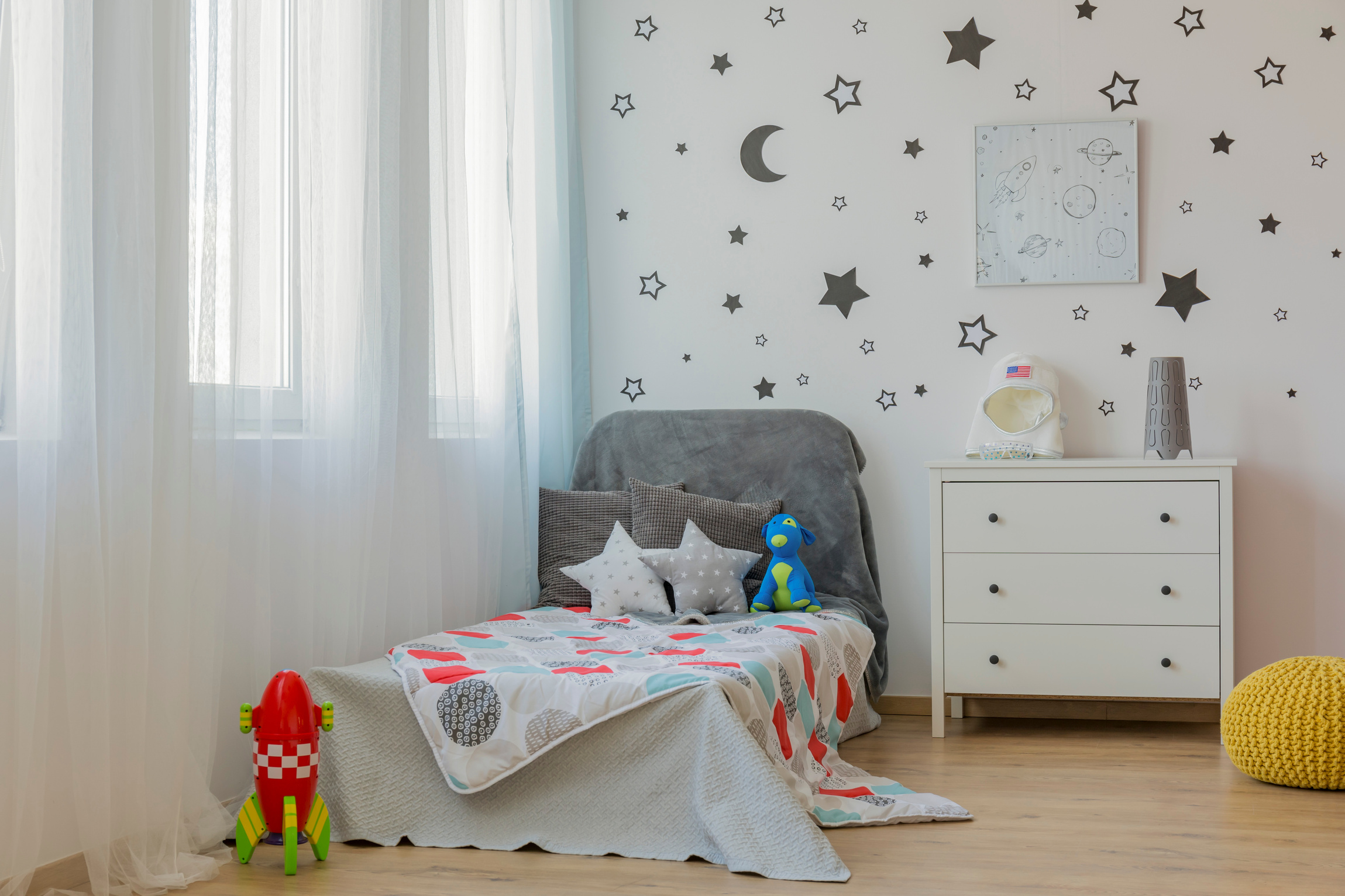 Outer space child bedroom idea